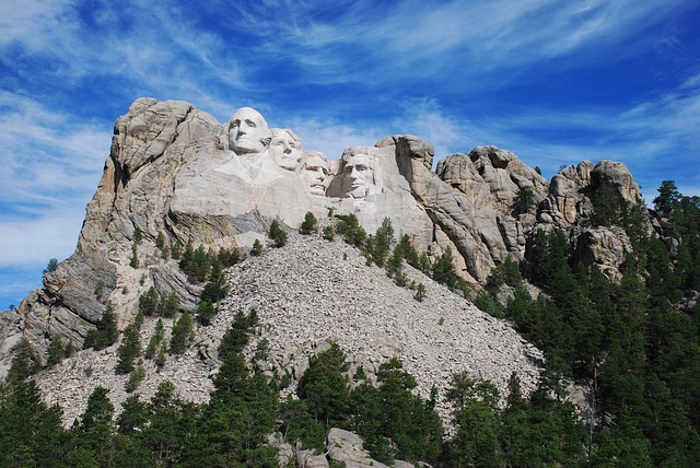 mount-rushmore-1157477_640